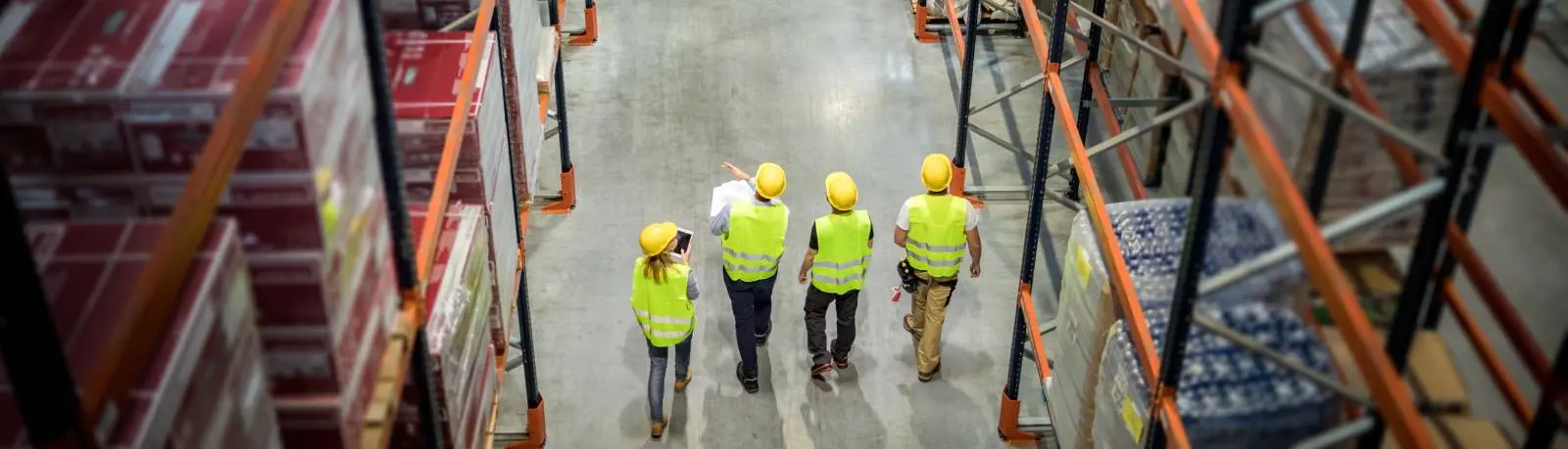 Régua smartPDU instalada em ambiente industrial